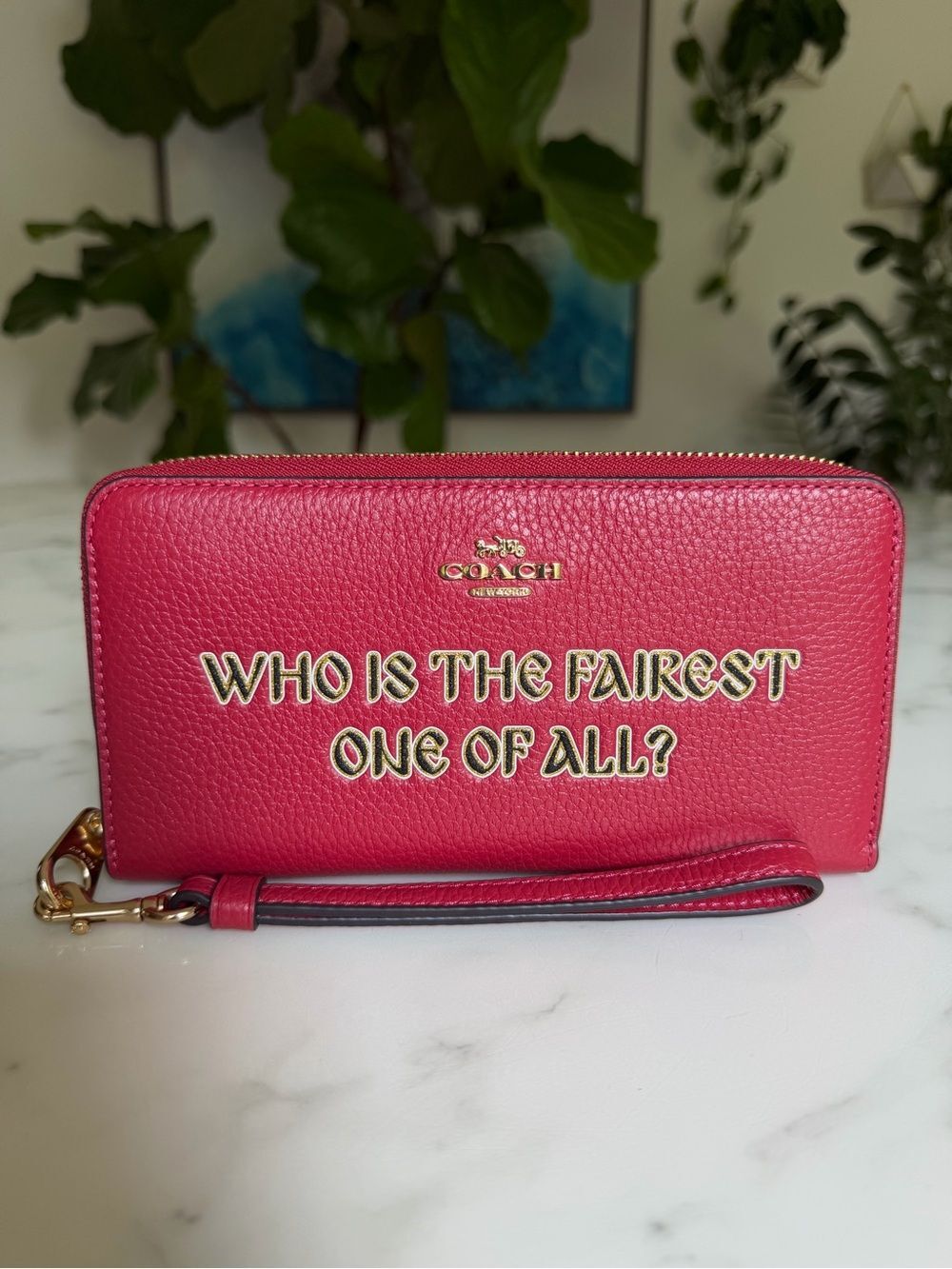NWT Disney X Coach Long Zip Around Wallet w/Who Is The Fairest One Of All Motif - Picture 3 of 14